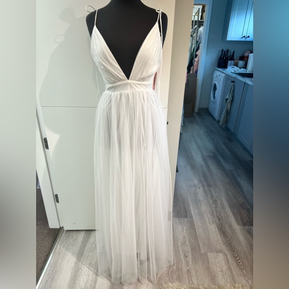 CInderella divine NWT TULLE SKIRT WITH LEG SLIT IN LINING Off White color - Picture 1 of 7